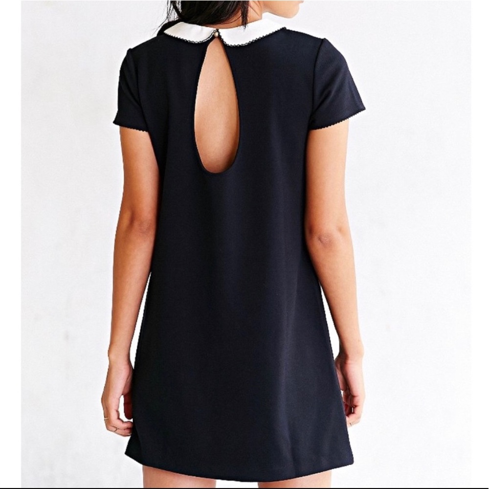 UO | Peter Pan mini dress 🖤🤍